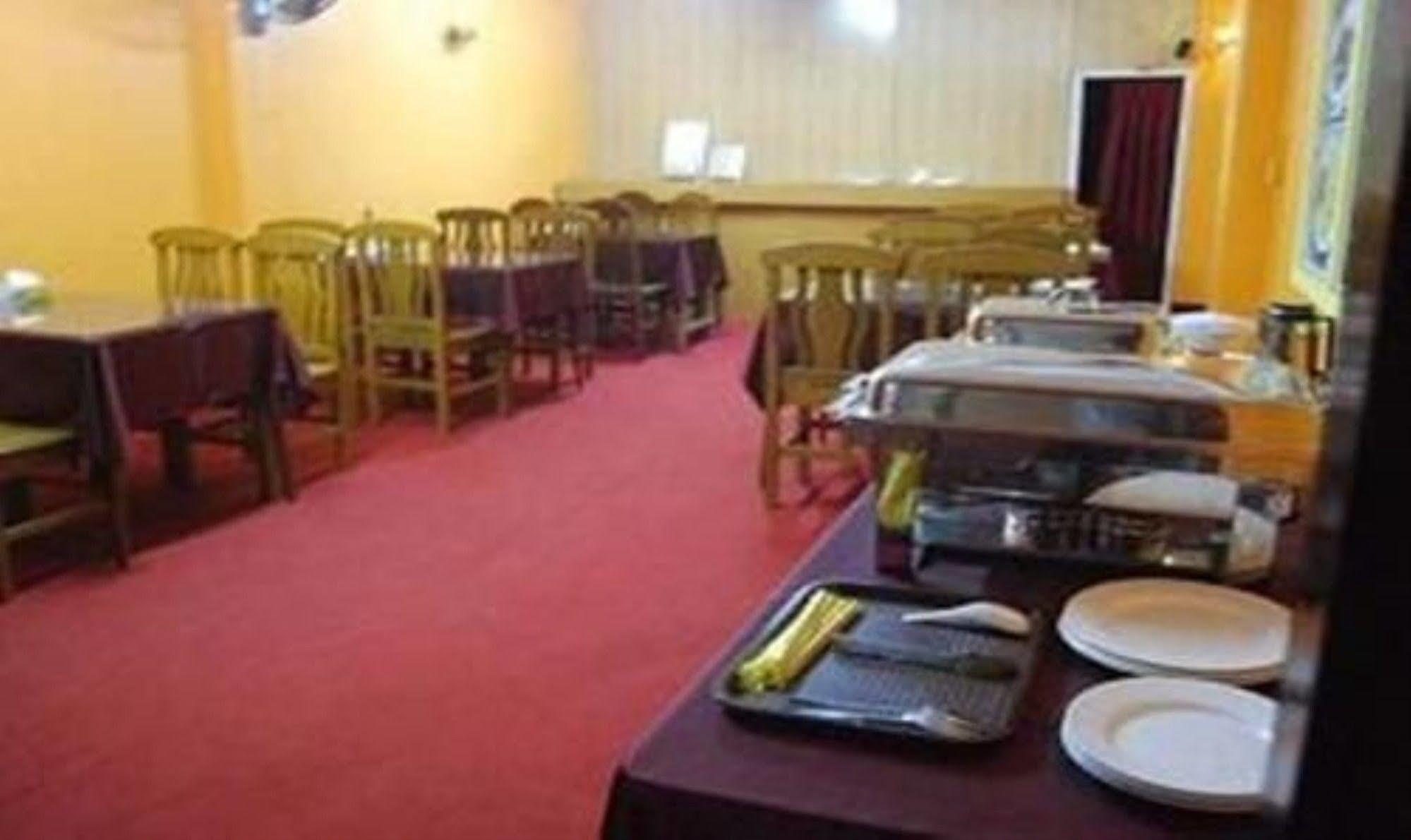 Silver Moon Hotel ヤンゴン エクステリア 写真